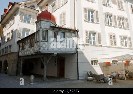 Lucerne, Suisse - 08 mai 2016 : le mur à colombages a été utilisé pour agrandir le bâtiment en briques. Ce bâtiment est visible sur le côté gauche de la R. Banque D'Images