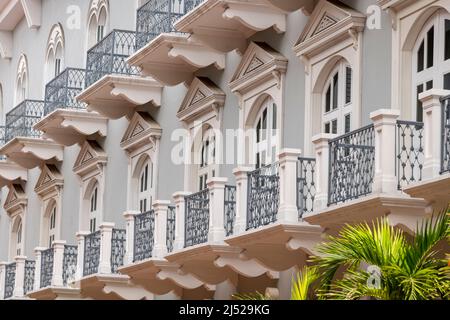 Les façades historiques de la vieille ville connue sous le nom de Casco Viejo dans la ville de Panama, Panama., Amérique centrale Banque D'Images