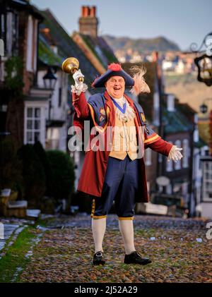 Usage éditorial seulement - ville de Crier Paul Goring de Rye dans East Sussex. Photo de Jim Holden Banque D'Images