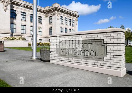 Everett, WA, États-Unis - 17 avril 2022 ; panneau en pierre et brique pour l'école secondaire d'Everett dans la ville du comté de Snohomish dans l'État de Washington Banque D'Images