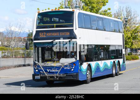Everett, WA, États-Unis - 17 avril 2022 ; bus à impériale Sound Transit à Everett, Washington, avec service à la gare Northgate Banque D'Images