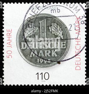 ALLEMAGNE - VERS 1998: Un timbre imprimé en Allemagne montre Deutsche Mark, 50th anniversaire, vers 1998 Banque D'Images