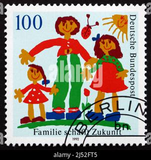 ALLEMAGNE - VERS 1992: Un timbre imprimé en Allemagne montre la vie de famille, vers 1992 Banque D'Images