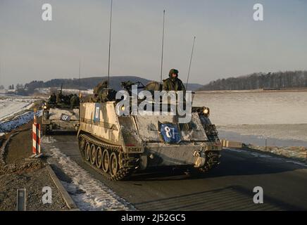 ARMÉE AMÉRICAINE, M 113, véhicule blindé pendant les exercices de l'OTAN en Allemagne (novembre 1990) Banque D'Images