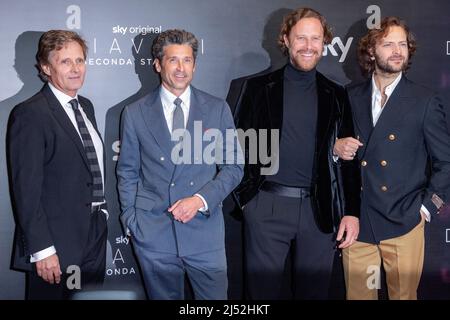 MILAN, ITALIE - AVRIL 07 : Nick Hurran, Patrick Dempsey, Jan Michelini et Alessandro Borghi assistent à la première deuxième saison de la série télévisée 'Diavoli' à T. Banque D'Images