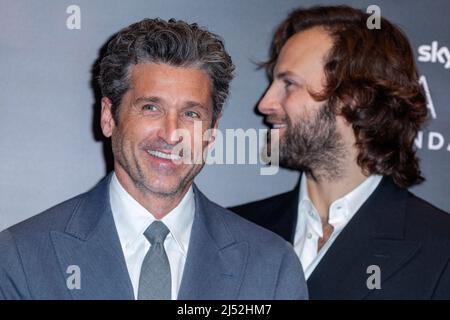 MILAN, ITALIE - 07 AVRIL : Patrick Dempsey et Alessandro Borghi assistent à la première deuxième saison de la série télévisée "Diavoli" à l'Odéon spatial le 07 avril, Banque D'Images