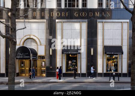 Bergdorf Goodman vêtements de luxe, pionnier prêt-à-porter, magasin phare, Fifth Avenue, New York, NY, ÉTATS-UNIS. Banque D'Images
