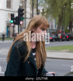 Londres royaume-uni 19th avril Angela Rayner, vice-présidente du parti travailliste et députée, arrive à la Chambre des communes Banque D'Images