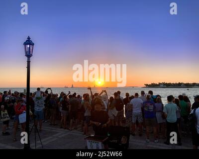 Célébration au coucher du soleil à Mallory Square, Key West Florida USA Banque D'Images