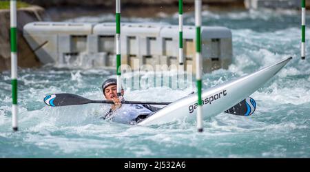 Lee Valley, Hertfordshire, Londres, 18 avril 2022, Lee Valley, Hertfordshire, Londres, 18 avril 2022, David Paterson, de Manchester CC, en compétition en K1M lors de la qualification olympique britannique de slalom de canoë à Lee Valley le 18 avril 2022. Photo de Phil Hutchinson. Utilisation éditoriale uniquement, licence requise pour une utilisation commerciale. Aucune utilisation dans les Paris, les jeux ou les publications d'un seul club/ligue/joueur. Crédit : UK Sports pics Ltd/Alay Live News Banque D'Images