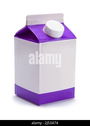 Petite boîte à lait avec couvercle découpé sur blanc. Banque D'Images