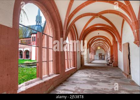 Eberbach, Allemagne - 29 décembre 2018 : allée au cloître d'Eberbach en Allemagne. Banque D'Images