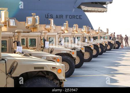 Kiev, Ukraine. 25th mars 2015. Véhicules blindés américains HMMWV (Humvee) à l'aéroport international de Borispol à Kiev. (Photo de Mykhaylo Palinchak/SOPA Images/Sipa USA) crédit: SIPA USA/Alay Live News Banque D'Images