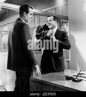 Fred MacMurray, Jack Lemmon, sur le tournage du film, « The Apartment », United Artists, 1960 Banque D'Images