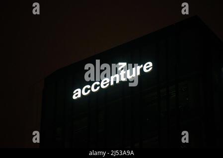 Varsovie, Varsovie, Pologne. 19th avril 2022. La signalisation Accenture est visible le 19 avril 2022 à Varsovie, en Pologne. (Image de crédit : © Aleksander Kalka/ZUMA Press Wire) Banque D'Images