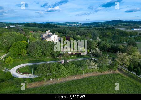 Vue sur l'ermitage de Ghisiola, petit couvent de l'église rurale, les pères des Déhoniens, Castiglione delle Stiviere Mantova, Italie Banque D'Images