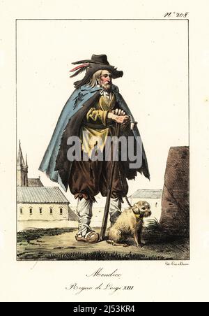 Costume d'un mendiant, 17th siècle, règne du roi Louis XIII de France. En chapeau plumé, cape déchirée, manteau rasé, pantalons, guêtres et sabots en bois, avec coupe de mendicité, personnel et chien. Mendiant. Regne de Louis XIII Lithographie de couleur main par Lorenzo Bianchi et Domenico Cuciniello d'après Hippolyte Lecomte de Costuci civili e militari della monarchia francese dal 1200 al 1820, Naples, 1825. Édition italienne des costumes civils et militaires de Lecomte de la monarchie française de 1200 à 1820. Banque D'Images