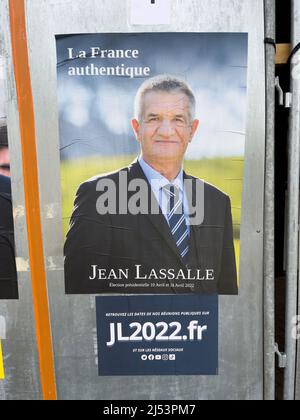 Kilstett, France - 9 avril 2022 : élection présidentielle française de 2022 avec l'affiche du parti des Resismons représentant Jean Lassalle Banque D'Images