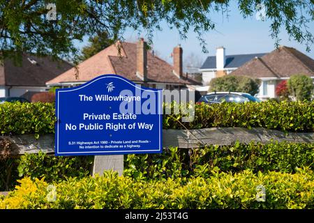 Panneau à l'entrée de Willowhayne Private Estate à East Preston, West Sussex, Angleterre, Royaume-Uni ne montrant aucun droit de passage public. Banque D'Images