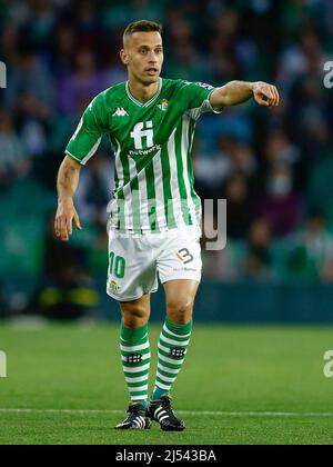 Sergio Canales de Real Betis lors du match de la Liga entre Real Betis et Elche CF a joué au stade Benito Villamarin le 19 avril 2022 à Séville, Espagne. (Photo par Antonio Pozo / PRESSINPHOTO) Banque D'Images