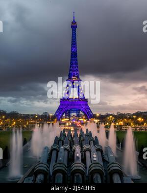 Paris, France - 4 janvier 2022 : magnifique vue sur la tour Eiffel depuis le parc du Trocadéro Banque D'Images