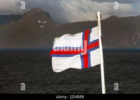 Drapeau national des îles Féroé qui agite au vent, îles Féroé Banque D'Images