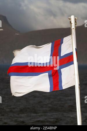 Drapeau national des îles Féroé qui agite au vent, îles Féroé Banque D'Images