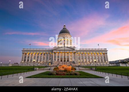 Salt Lake, Utah, États-Unis au Capitole de l'État de l'Utah au crépuscule. Banque D'Images