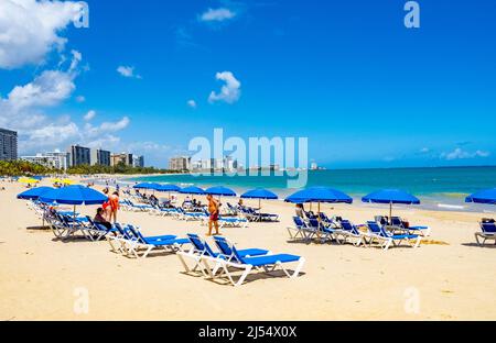 Isla Verde Beach sur l'océan Atlantique dans la zone métropolitaine de San Juan en Caroline Puerto Rico, Banque D'Images