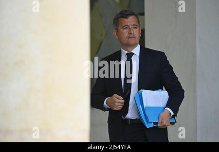 Paris, France, le 20 avril 2022. Le ministre français de l'intérieur, Gerald Darmanin, quitte le palais de l'Elysée à la fin de la réunion hebdomadaire du Cabinet à Paris, le 20 avril 2022. Photo de Christian Liewig/ABACAPRESS.COM Banque D'Images