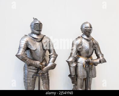 Armure de chevalier médiéval dans le Musée Vytautas de la Grande Guerre, Kaunas, Lituanie 9 avril 2022 Banque D'Images