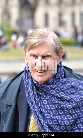 Bill Cash / Sir William Cash MP (con: Stone in Staffordshire) arrivant au Parlement, le 19th avril 2022 Banque D'Images