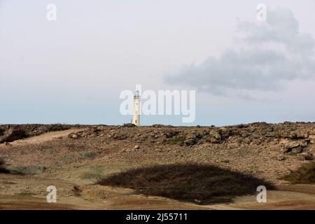 Phare de Californie à Noord Aruba en début de matinée. Banque D'Images