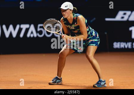 Stuttgart, Allemagne. 20th avril 2022. IGA Swiatek, de Pologne, en action lors de son match de 2nd Round Singles du Grand Prix de tennis Porsche 2022 contre Eva Lys, d'Allemagne, à la Porsche Arena de Stuttgart, Allemagne Dan O' Connor/SPP crédit: SPP Sport Press photo. /Alamy Live News Banque D'Images