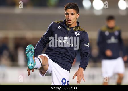 Bergame, Italie, 18th avril 2022. Giovanni Simeone d'Hellas Verona pendant l'échauffement avant la série Un match au stade Gewiss, Bergame. Le crédit photo devrait se lire: Jonathan Moscrop / Sportimage Banque D'Images