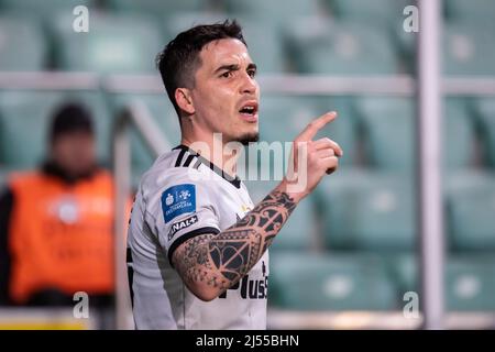 Varsovie, Pologne. 18th avril 2022. Josue Pesqueira de Legia en action pendant le match polonais PKO Ekstraklasa League entre Legia Warszawa et Piast Gliwice au Maréchal Jozef Pilsudski Legia Warsaw Municipal Stadium.final score; Legia Warszawa 0:1 Piast Gliwice. (Photo de Mikolaj Barbanell/SOPA Images/Sipa USA) crédit: SIPA USA/Alay Live News Banque D'Images