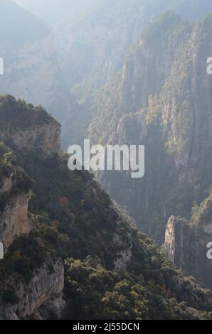 Le Canyon d'Añisclo, un paysage karstique dans l'Ordesa et le parc national de Monte Perdido, dans les Pyrénées Banque D'Images