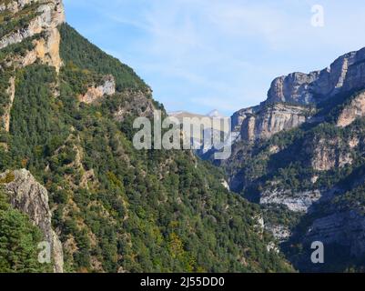 Le Canyon d'Añisclo, un paysage karstique dans l'Ordesa et le parc national de Monte Perdido, dans les Pyrénées Banque D'Images