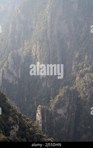 Le Canyon d'Añisclo, un paysage karstique dans l'Ordesa et le parc national de Monte Perdido, dans les Pyrénées Banque D'Images