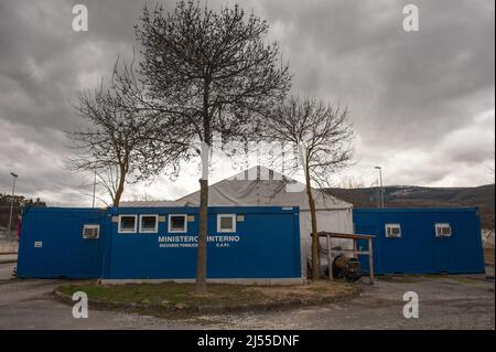 Caldarola, Macerata, Italie 02/02/2019: Conteneurs avec activités commerciales construits après le tremblement de terre de 2016. ©Andrea Sabbadini Banque D'Images