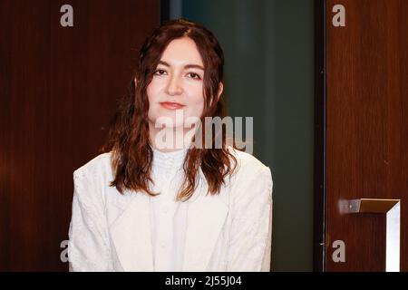 La directrice Emma Kawawada participe à une séance de questions-Réponses pour le film My Small Land au Foreign Corintins' Club of Japan le 20 avril 2022, à Tokyo, au Japon. La directrice Emma Kawawada, l'actrice Lina Arashi et l'acteur Daiken Okudaira ont répondu aux questions des journalistes après la projection du film japonais. Credit: Rodrigo Reyes Marin/AFLO/Alay Live News Banque D'Images