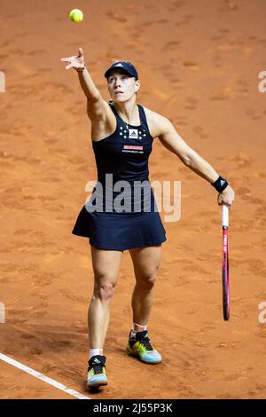 Stuttgart, Allemagne. 20th avril 2022. Tennis: WTA Tour - Stuttgart, célibataires, femmes, 1st ronde, Kontaveit (Estonie) - Curber (Allemagne). Angelique Curber en action. Crédit : Tom Weller/dpa/Alay Live News Banque D'Images