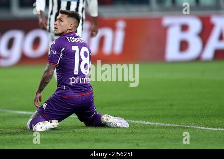 Turin, Italie, 20 avril 2022, , Lucas Torreira, de l'AFC Fiorentina, semble abattu lors de la demi-finale 2nd jambes de Coppa Italia entre Juventus FC et ACF Fiorentina au stade Allianz le 20 avril 2022 à Turin, en Italie. Banque D'Images