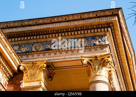 Portique néo-grec de la Kunsthalle, Palais d'Art Mucsarnok sur la place des héros, Budapest, Hongrie. Banque D'Images