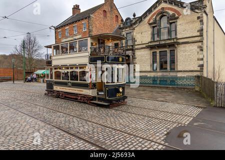 Transport en tramway d'époque au musée en plein air de Beamish, comté de Durham, Angleterre. Banque D'Images