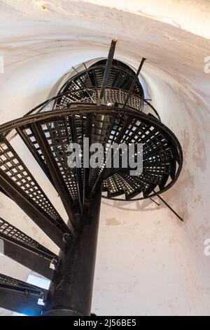 L'escalier en colimaçon sinueux menant au sommet du phare de Port Isabel à Port Isabel, Texas. Banque D'Images