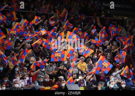 Sabadell, Barcelone, Espagne. 19th avril 2022. Barcelone Espagne 19.04.2022 supporter FC Barcelone lors du match de basket-ball Euroligue entre le FC Barcelone et le FC Bayern Munich au Palau Blaugrana sur 19. Avril 2022 à Barcelone. (Image de crédit : © Xavi Urgeles/ZUMA Press Wire) Banque D'Images