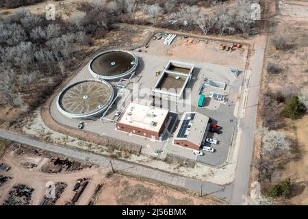 Une usine de traitement des eaux usées à réacteur séquentiel ou SBR à Moab, dans l'Utah. Banque D'Images