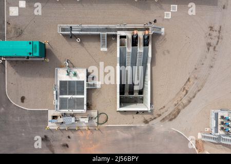 Vue aérienne d'une usine de traitement des eaux usées SBR ou d'un réacteur séquentiel à Moab, Utah. L'illustration montre les stations d'arrivée où les eaux usées brutes sont prises Banque D'Images