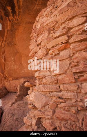 Pictogrammes anciens, River House ruine par la rivière San Juan, Shash JAA Unit - Bears Ears National Monument, Utah. Cet art rupestre amérindien est Banque D'Images